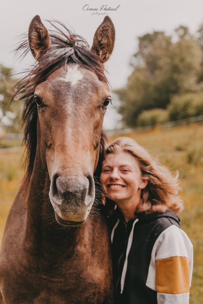 photographie de cheval et son propriétaire